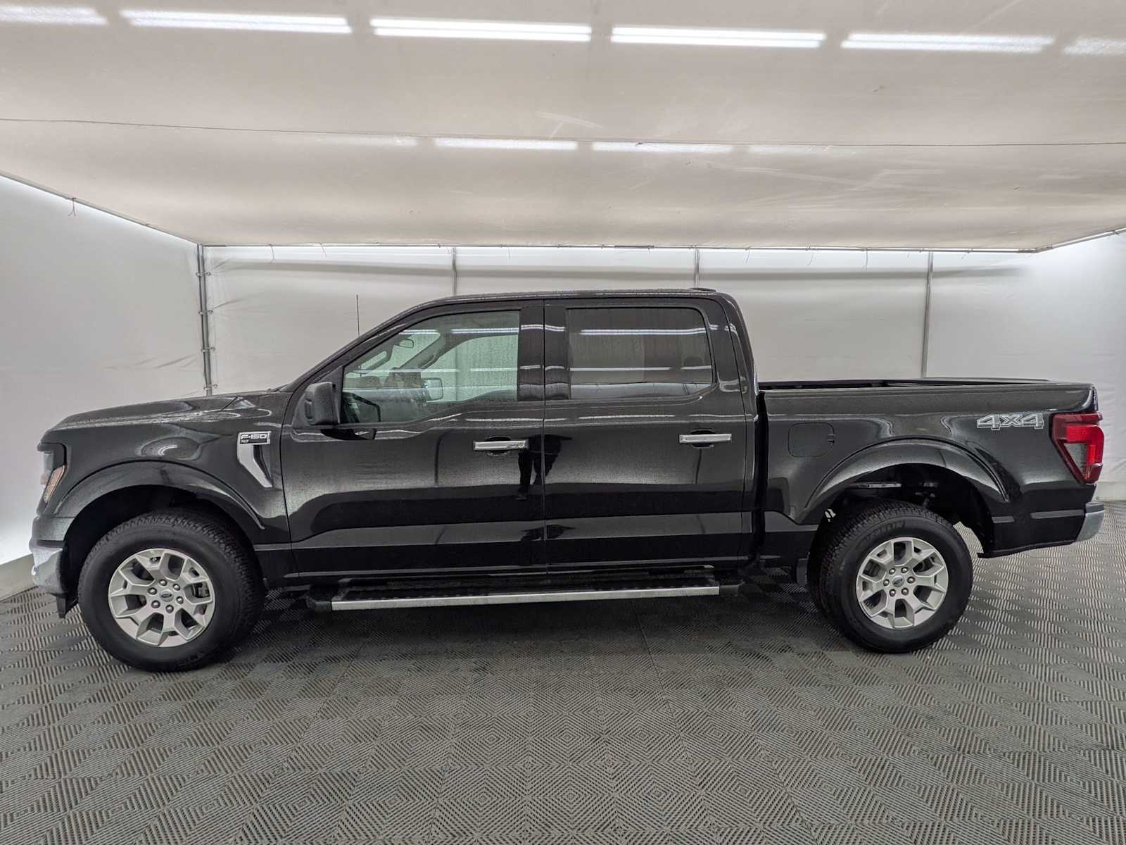 2025 Ford F-150 XLT photo 2