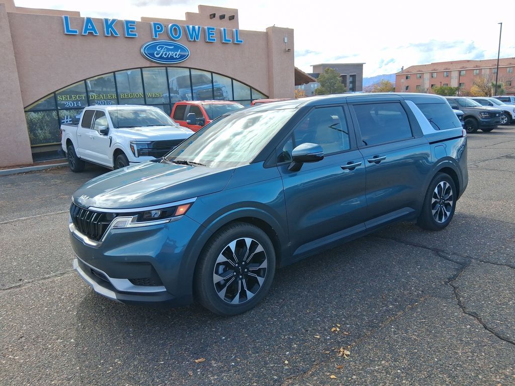 2024 Kia Carnival EX's photo