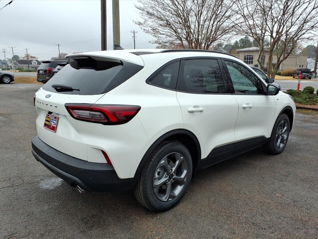2026 Ford Escape ST-Line photo 4