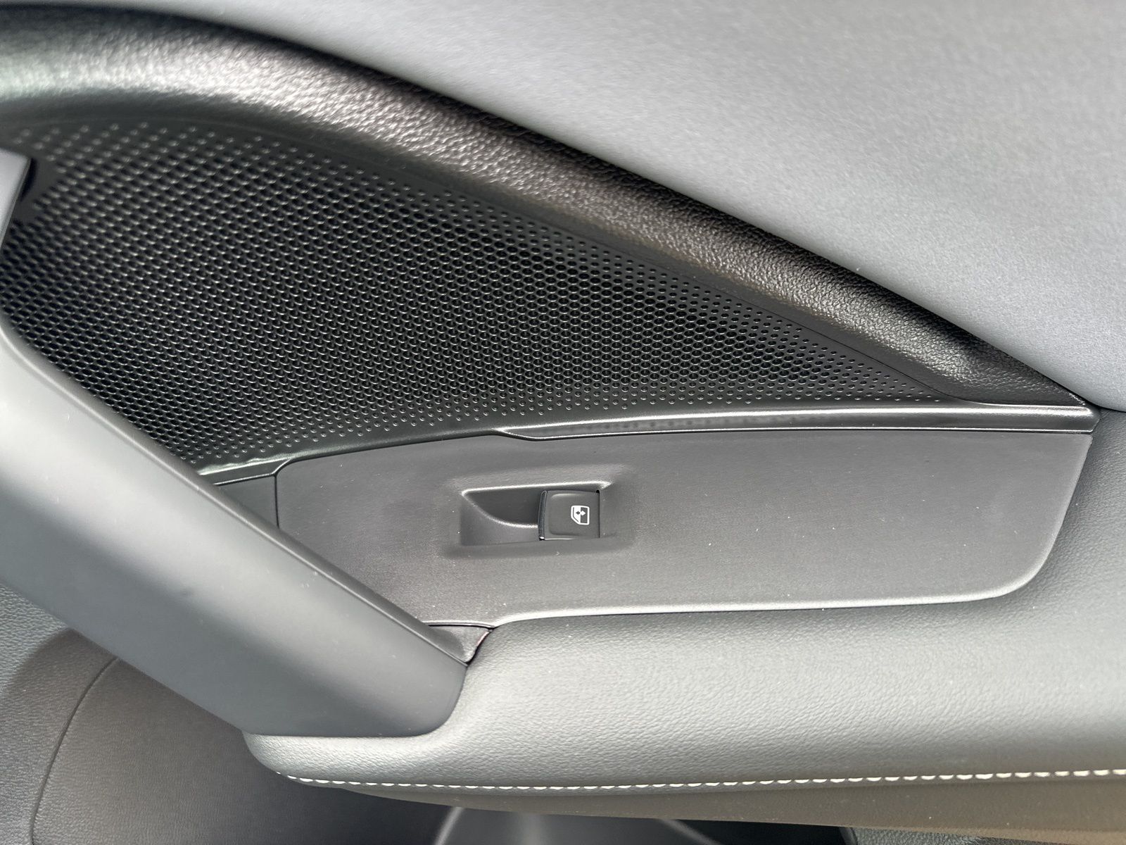 2025 Volkswagen Tiguan SE photo 37