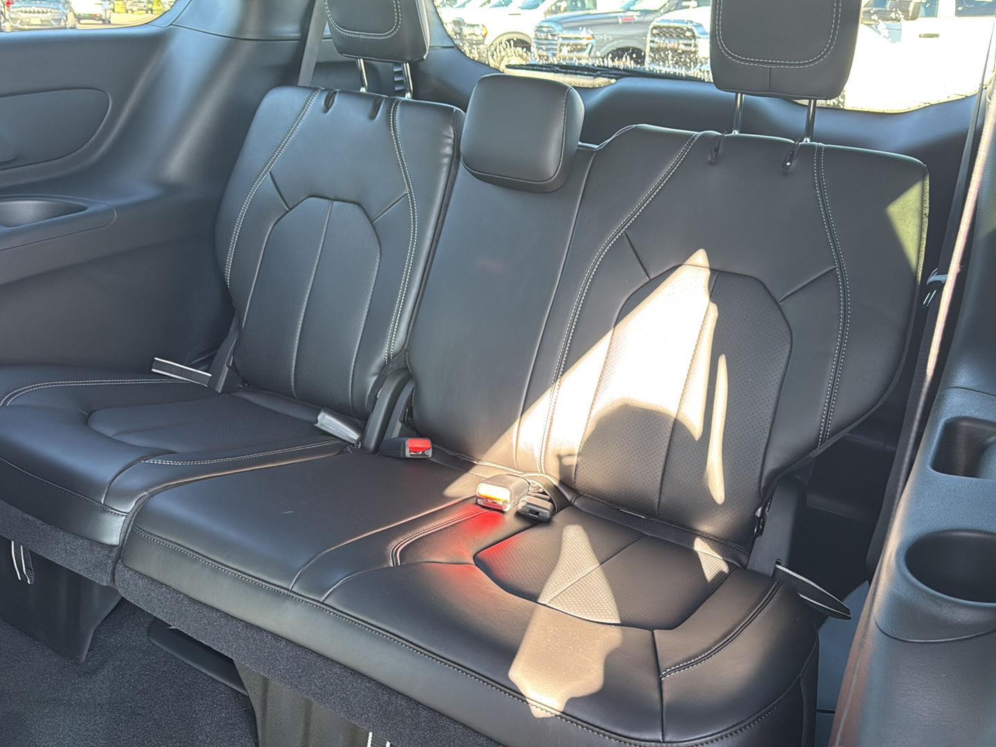 2026 Chrysler Pacifica photo 10