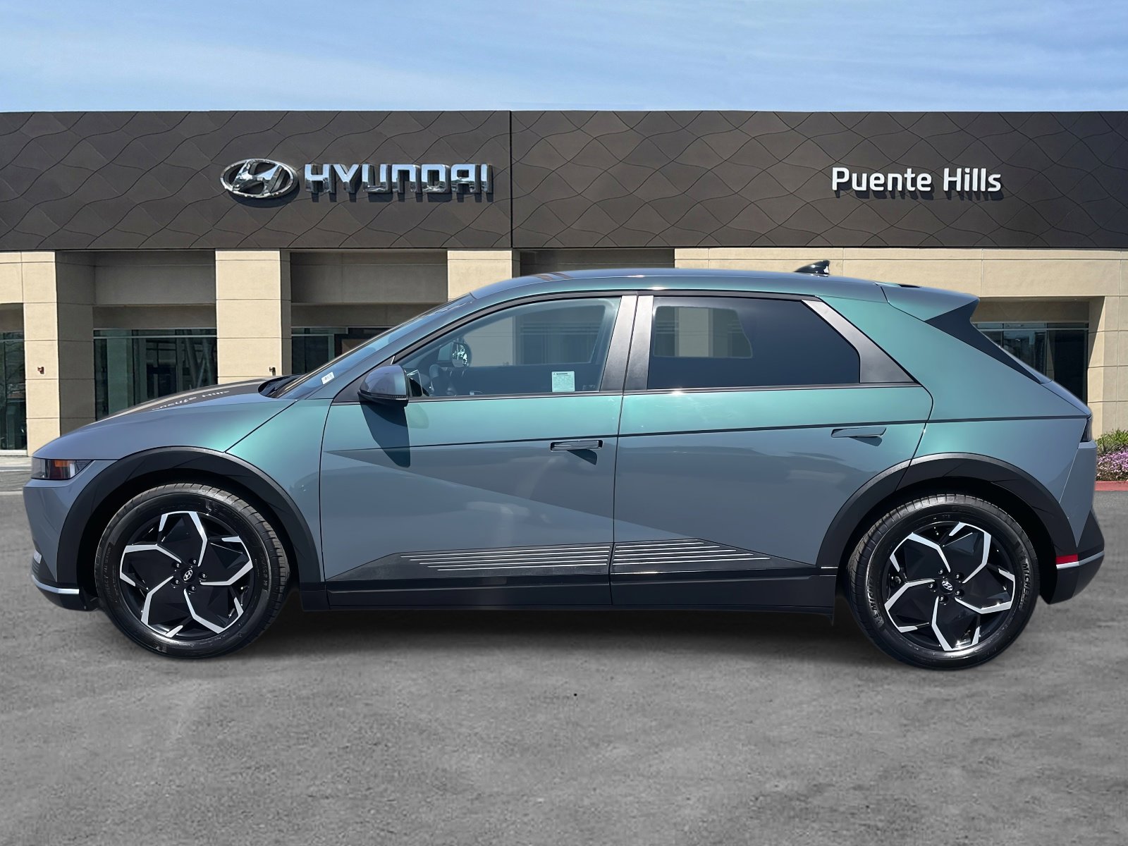 2024 Hyundai Ioniq 5 SE photo 3
