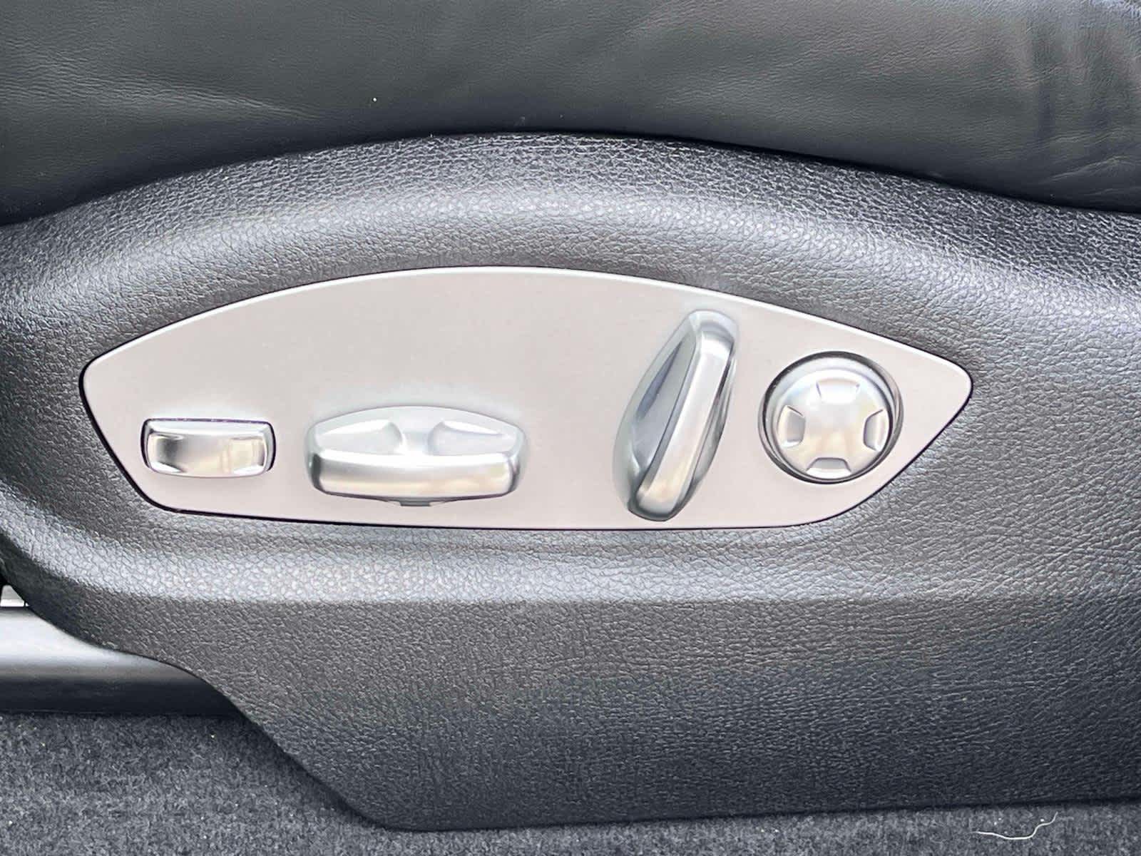 2024 Porsche Macan Base photo 12