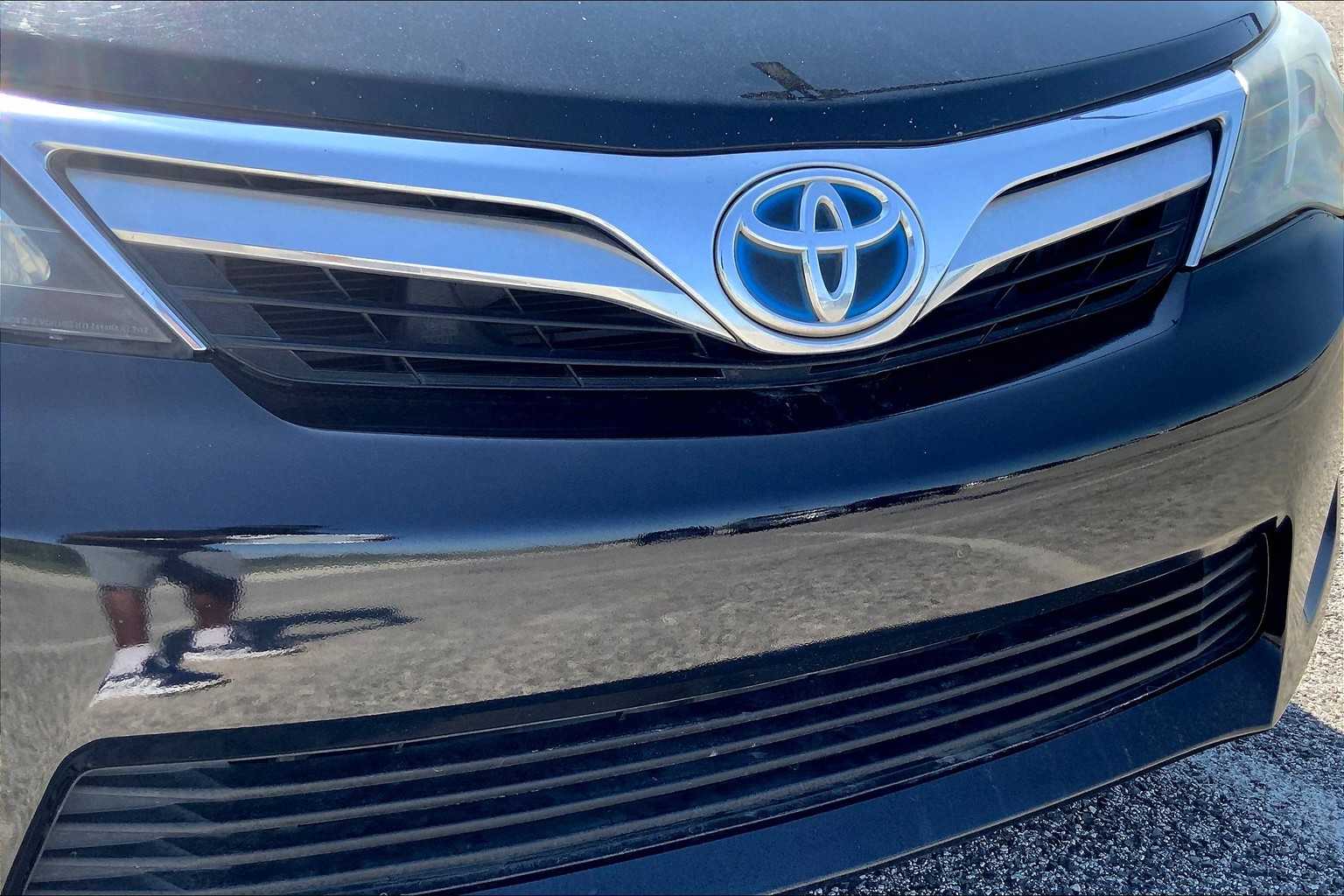 2014 Toyota Camry Hybrid XLE photo 27