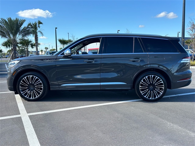 2021 Lincoln Aviator Black Label photo 2