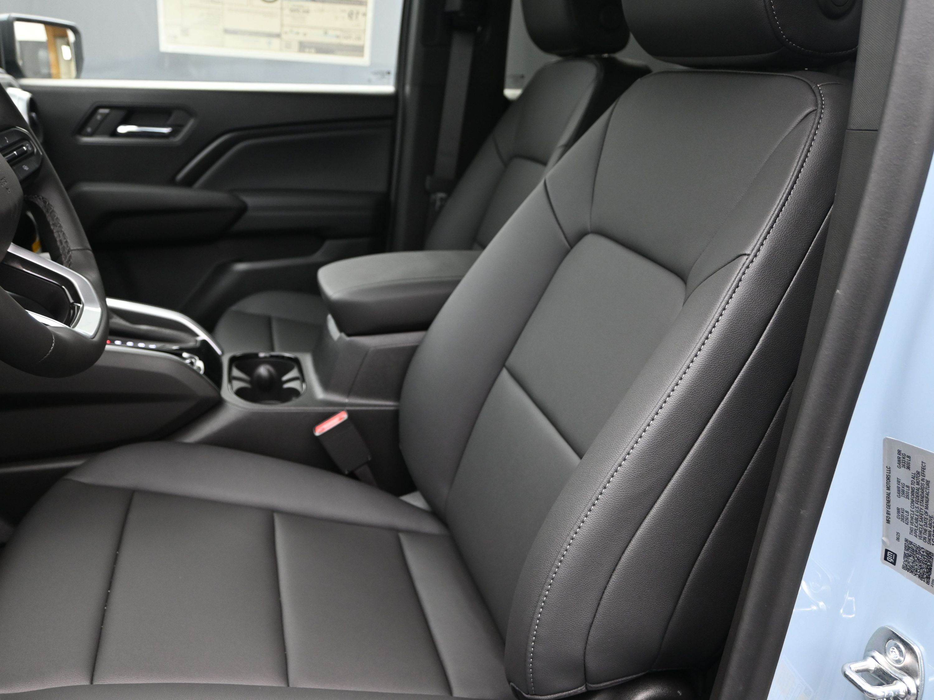 2025 Chevrolet Colorado Work Truck LT photo 7