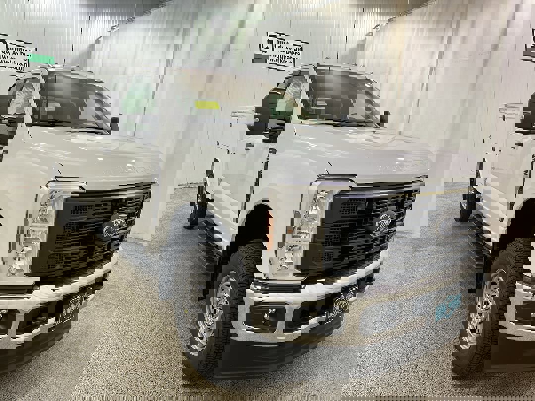 2025 Ford F-350 Super Duty XL's photo