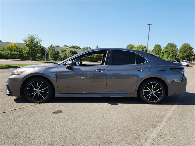 2022 Toyota Camry SE photo 6