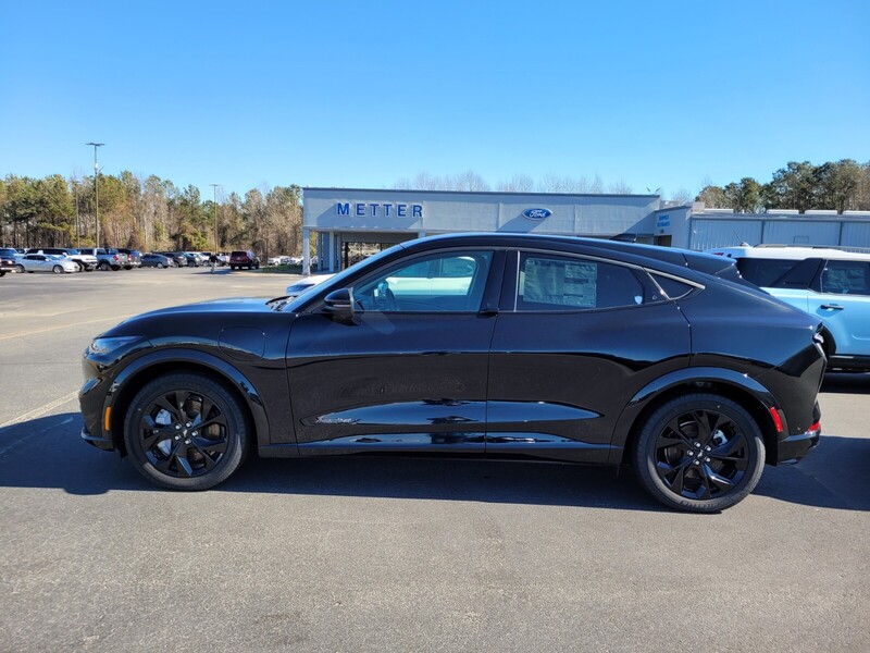 2023 Ford Mustang Mach-E Premium photo 4