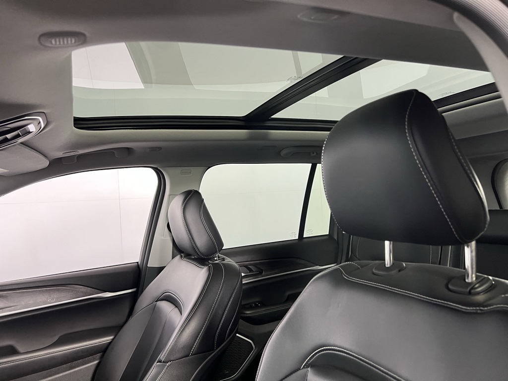 2023 Jeep Cherokee 4xe photo 21