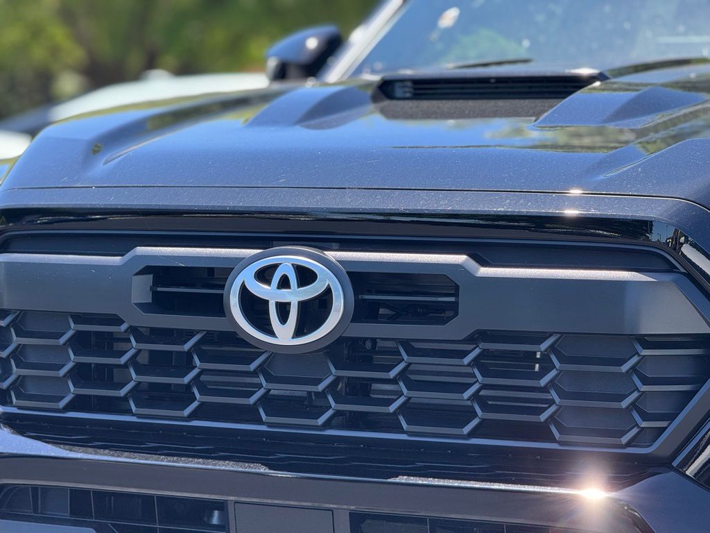 2025 Toyota Tacoma TRD Sport photo 6