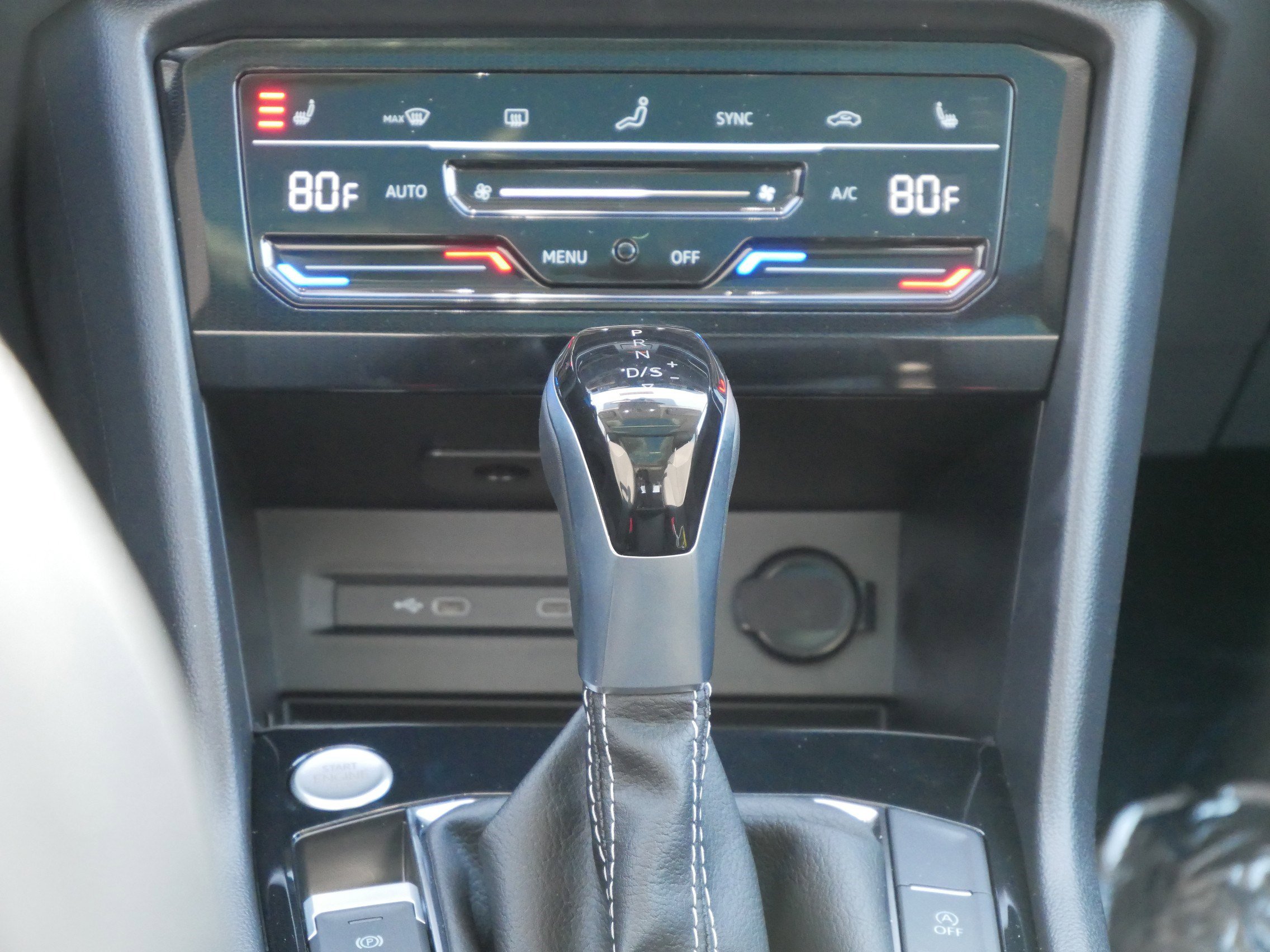 2025 Volkswagen Taos SE photo 3