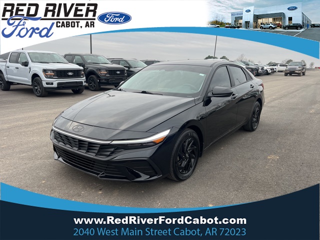 2024 Hyundai Elantra SEL's photo