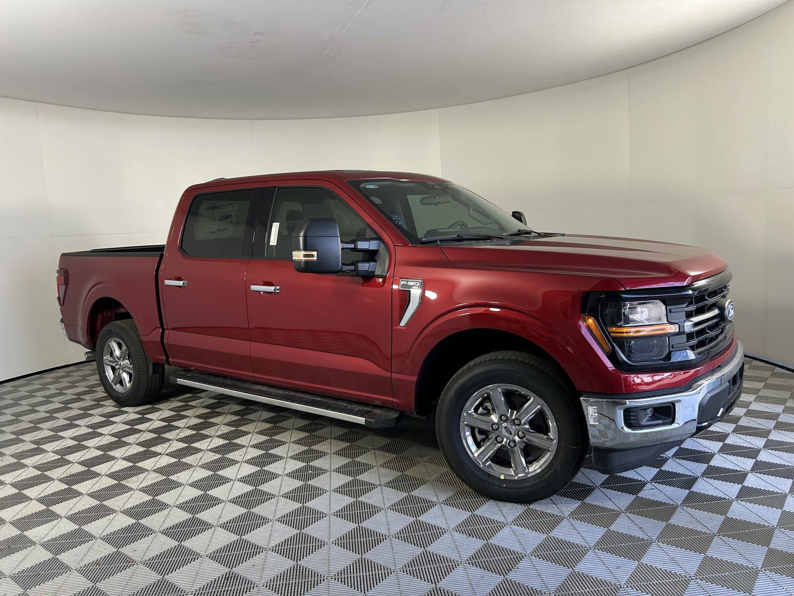 2025 Ford F-150 XLT photo 2