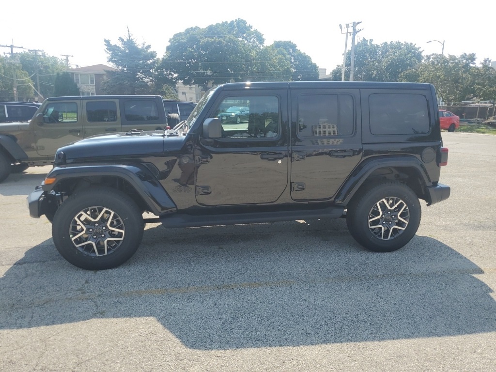 2025 Jeep Wrangler Sahara photo 4