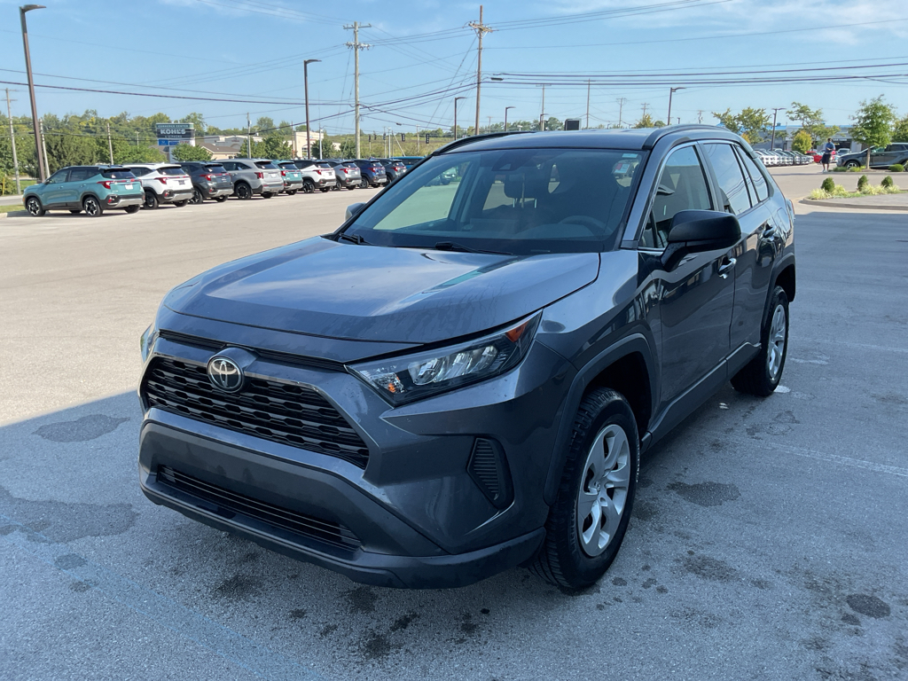 2019 Toyota RAV4 LE photo 3