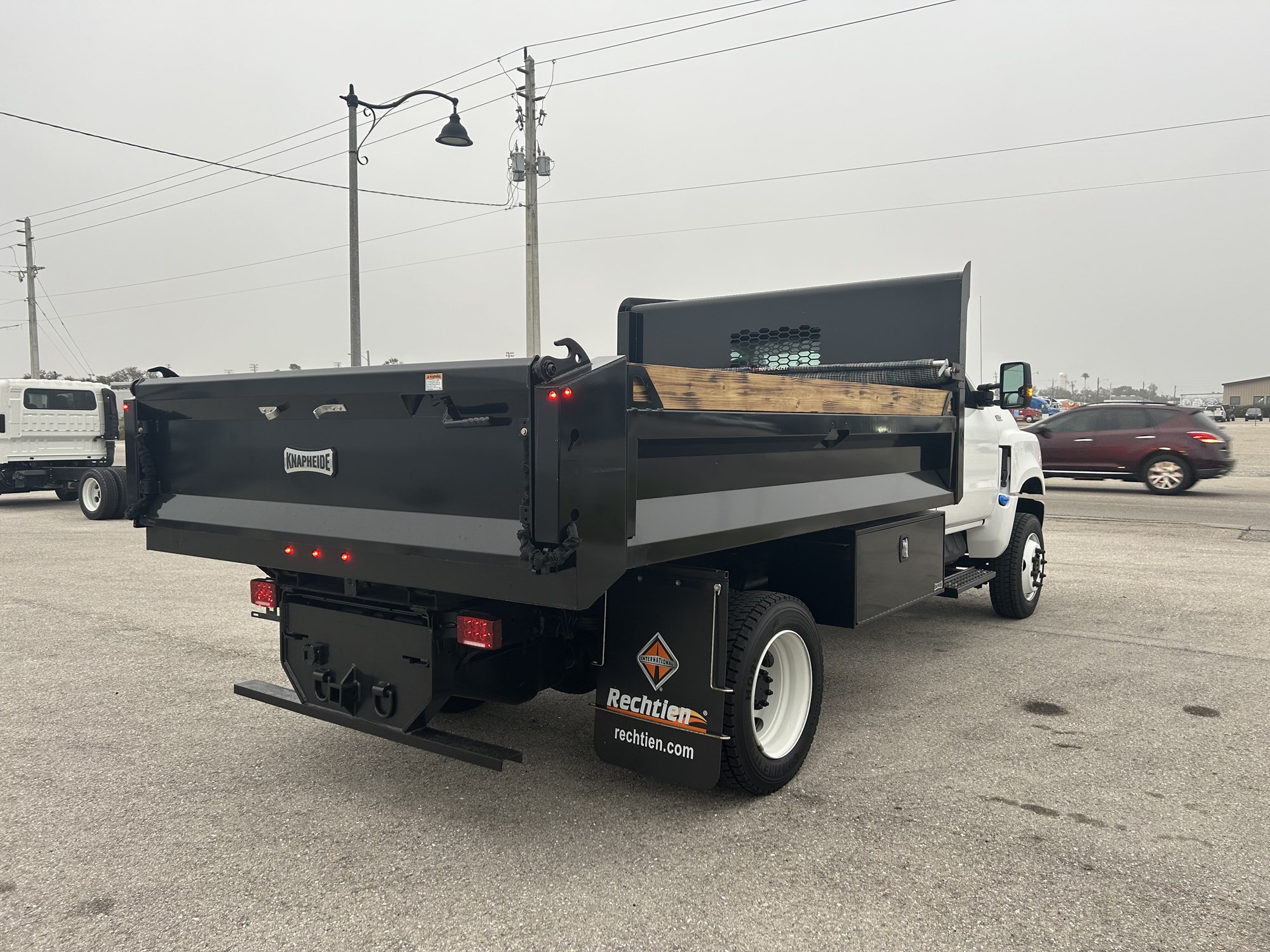 洋書 INTERNATIONAL TRUCKS LH9493.JPG
