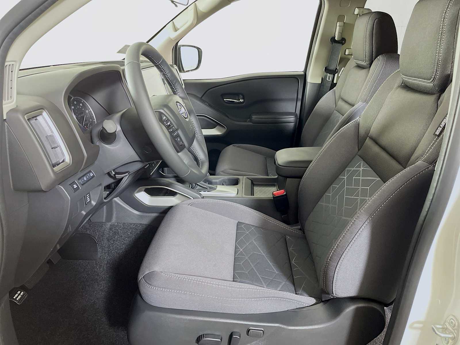 2025 Nissan Frontier SV photo 18