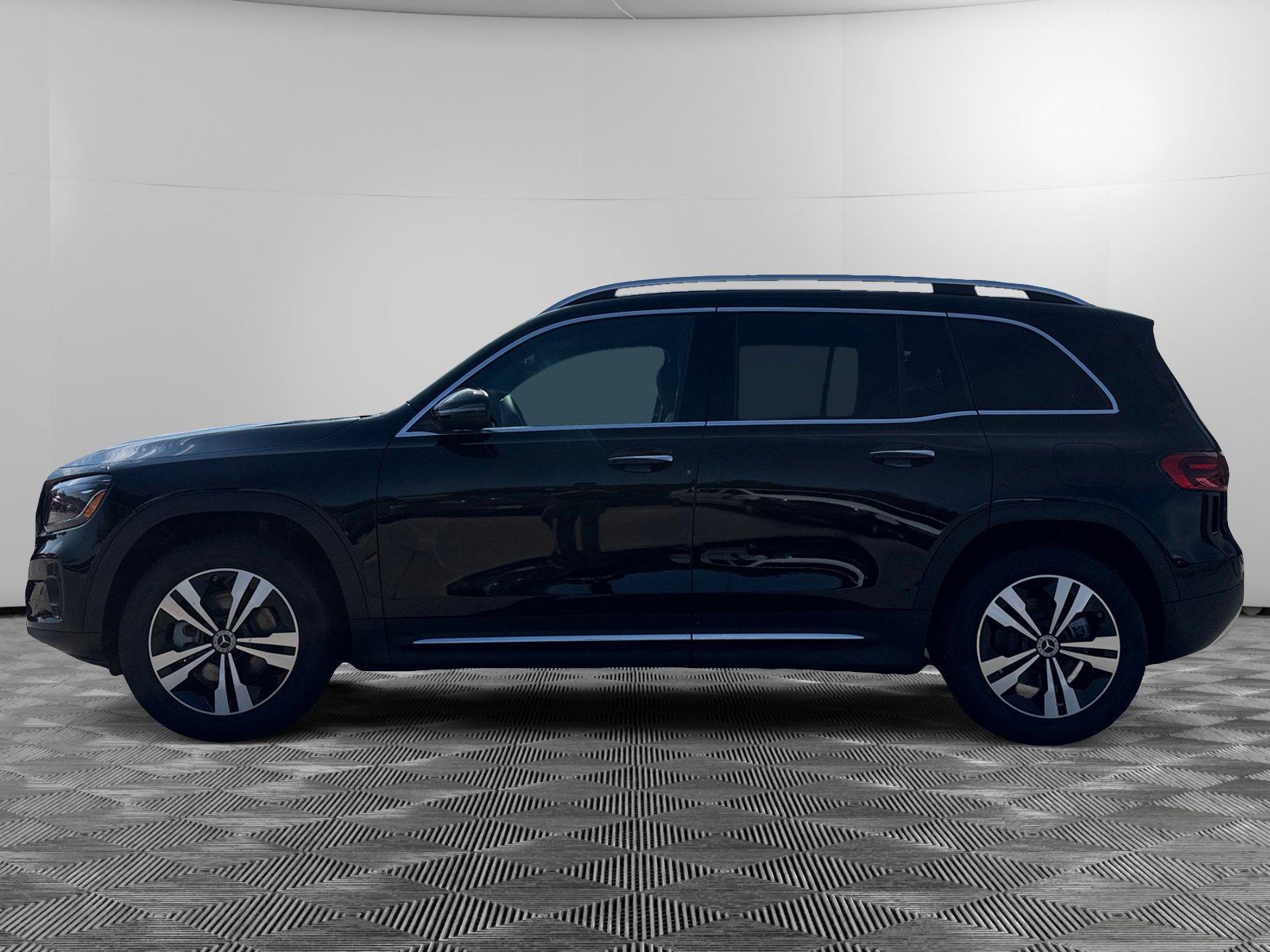 2026 Mercedes Benz GLB 250 4MATIC photo 2