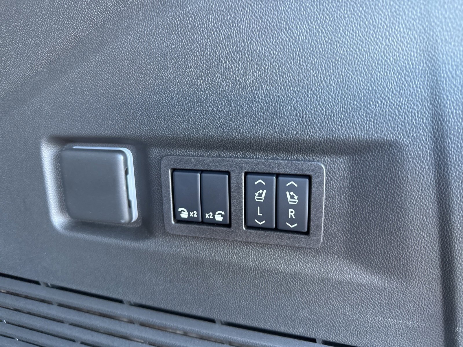 2025 Chevrolet Tahoe Premier photo 12