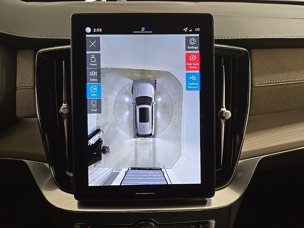 2026 Volvo XC90 B5 Plus photo 16