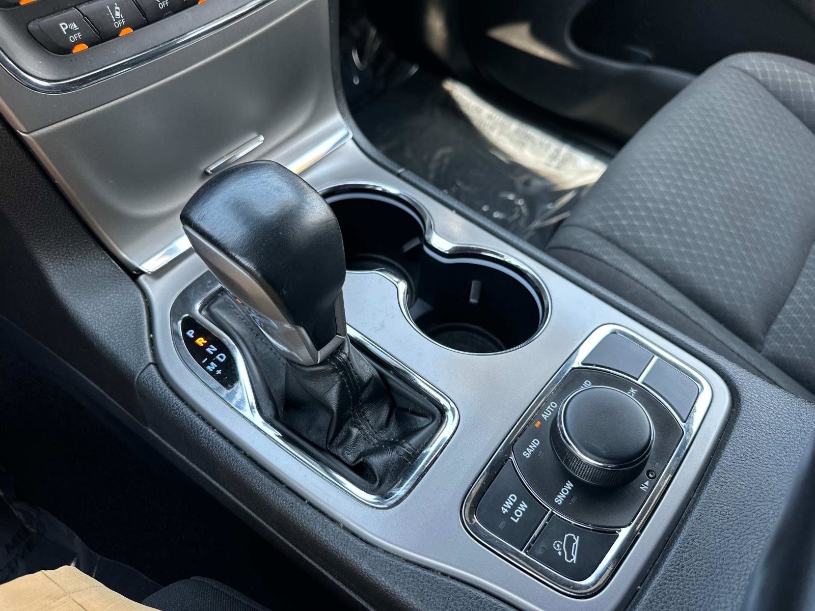 2021 Jeep Grand Cherokee Laredo E photo 24