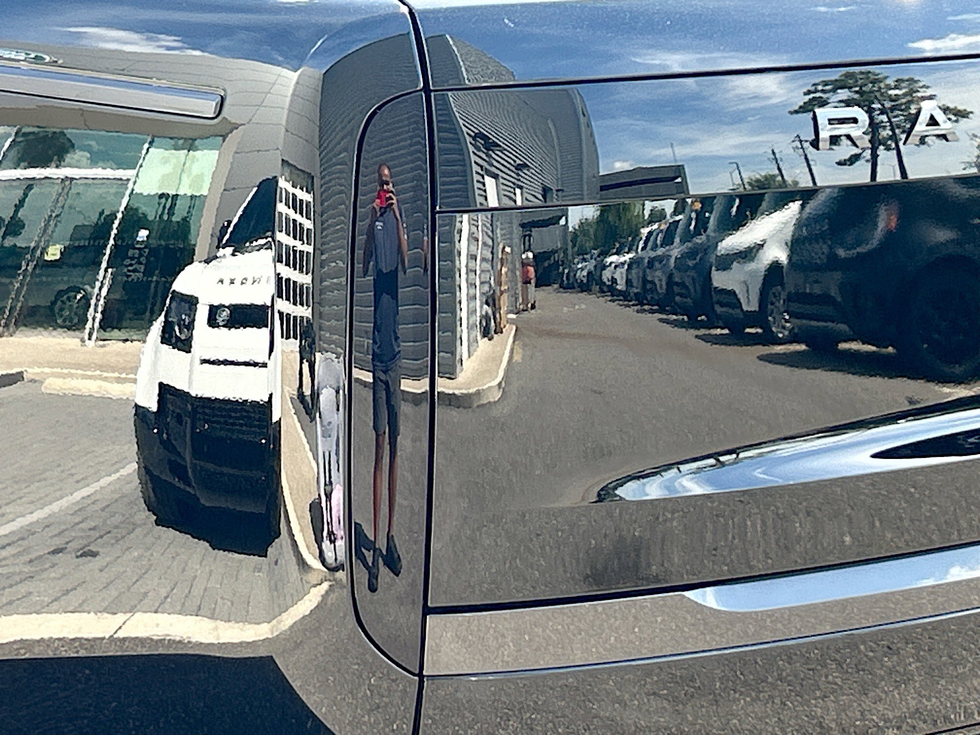 2025 Land Rover Range Rover SE photo 7