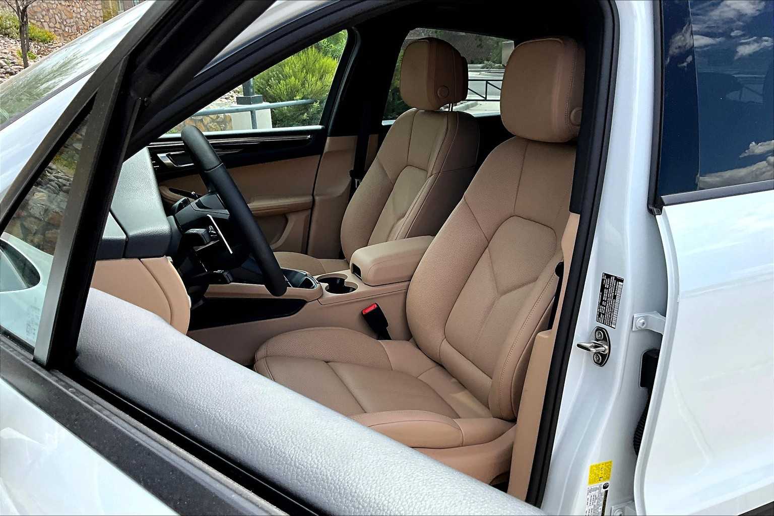 2026 Porsche Macan T photo 5