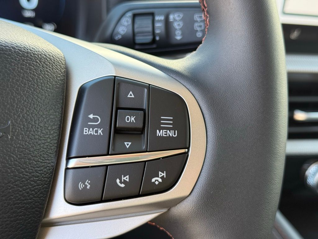 2025 Ford Explorer photo 12