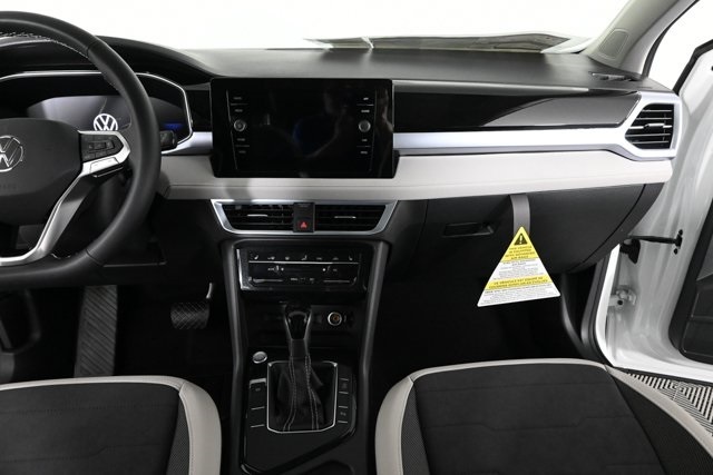 2025 Volkswagen Taos SE photo 7