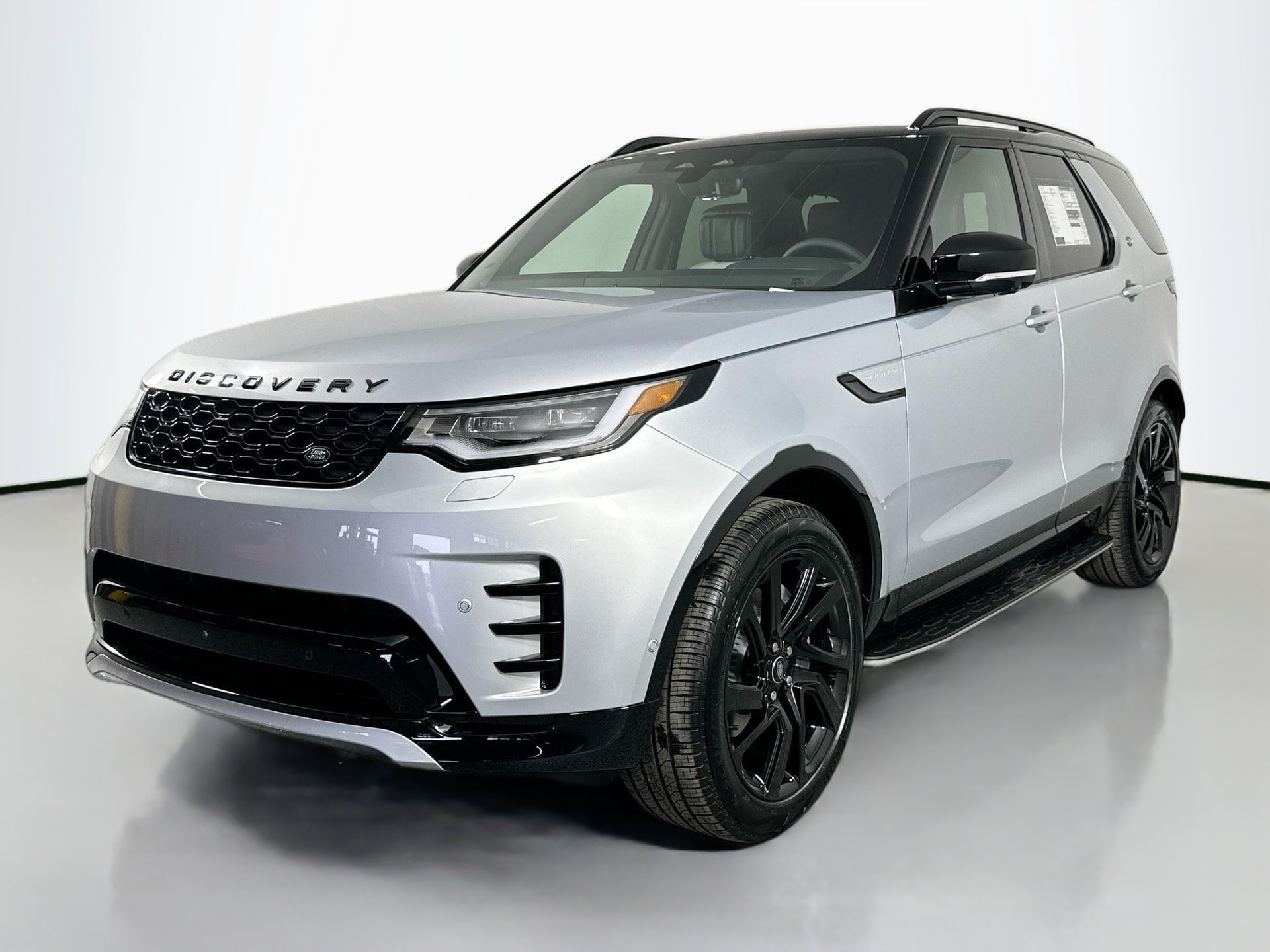 2024 Land Rover Discovery Dynamic SE's photo