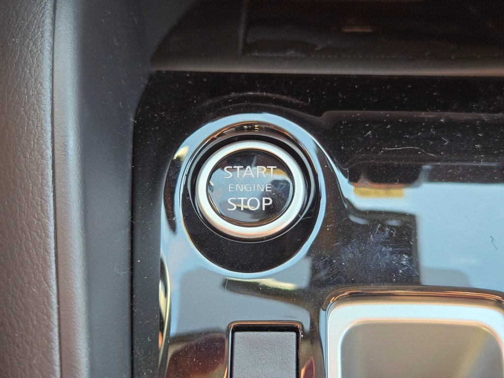 2025 Nissan Versa SV photo 24
