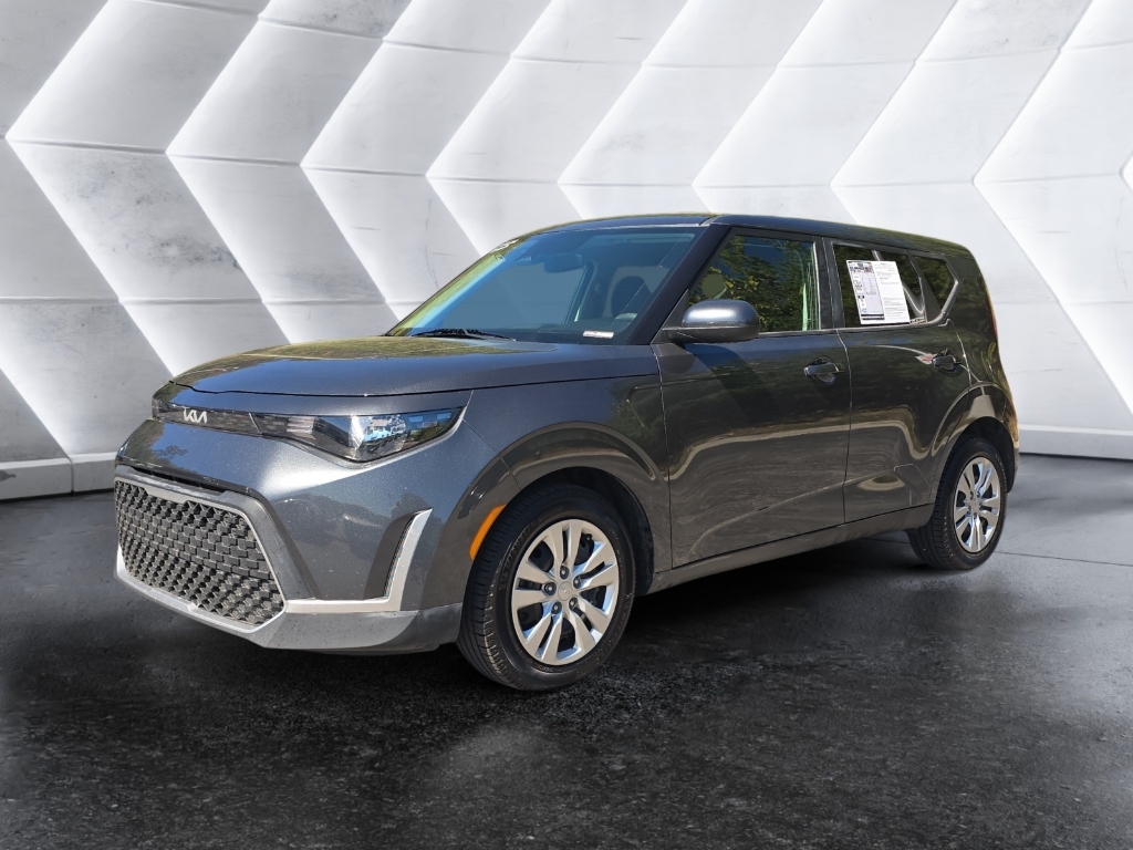 2023 Kia Soul LX's photo