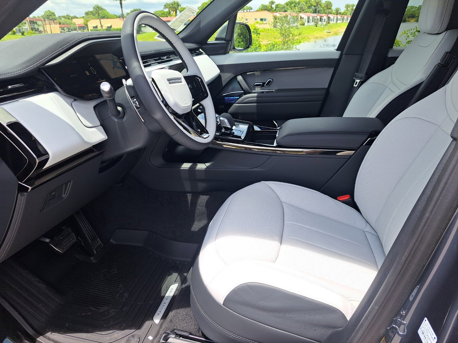 2025 Land Rover Range Rover Sport SE photo 11