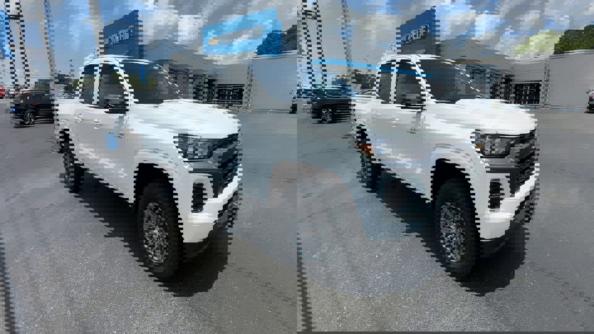 2025 Chevrolet Colorado Work Truck LT photo 2