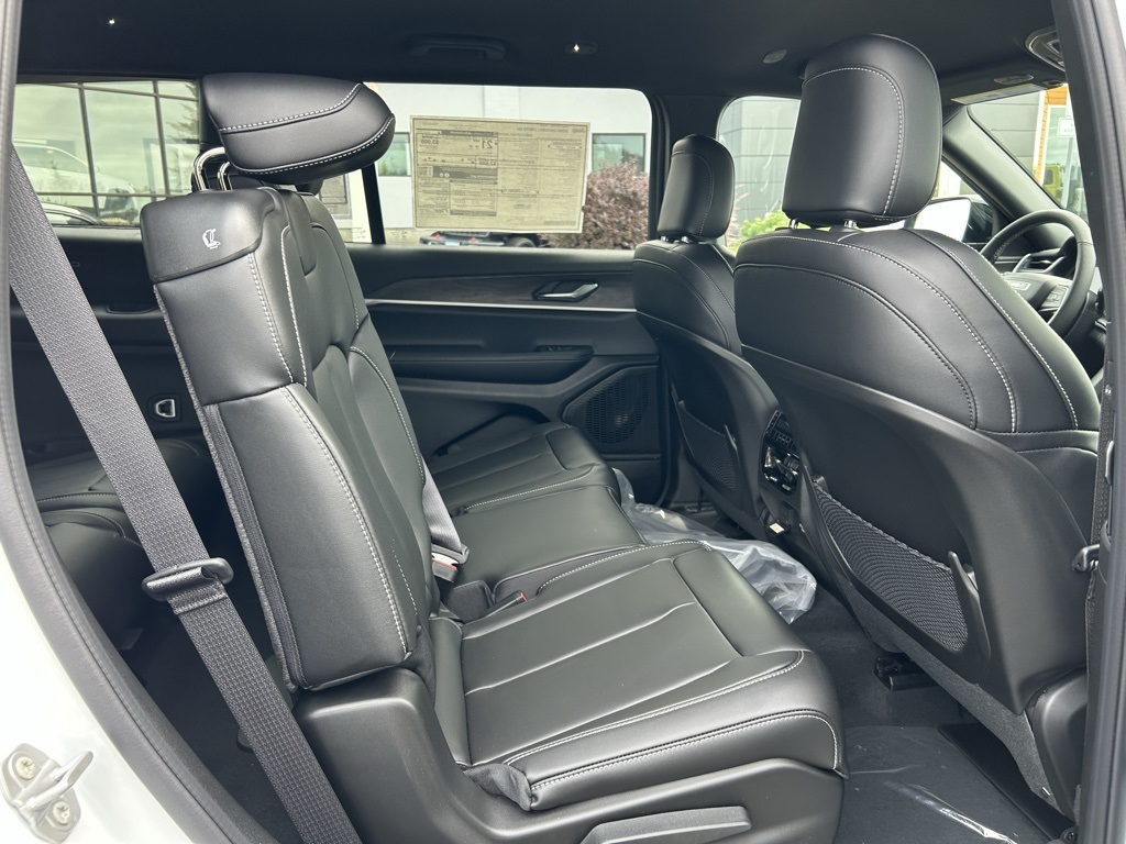 2025 Jeep Grand Cherokee Limited photo 29