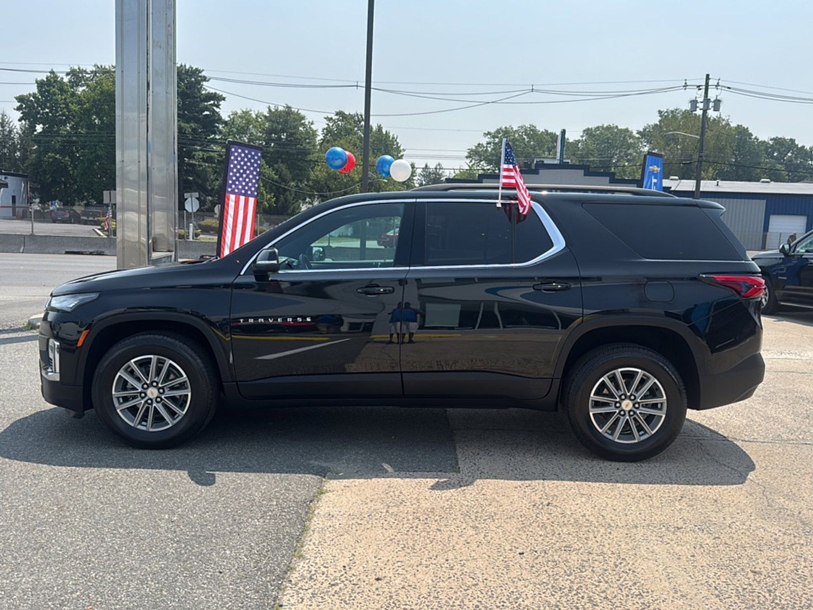 2023 Chevrolet Traverse Leather photo 2