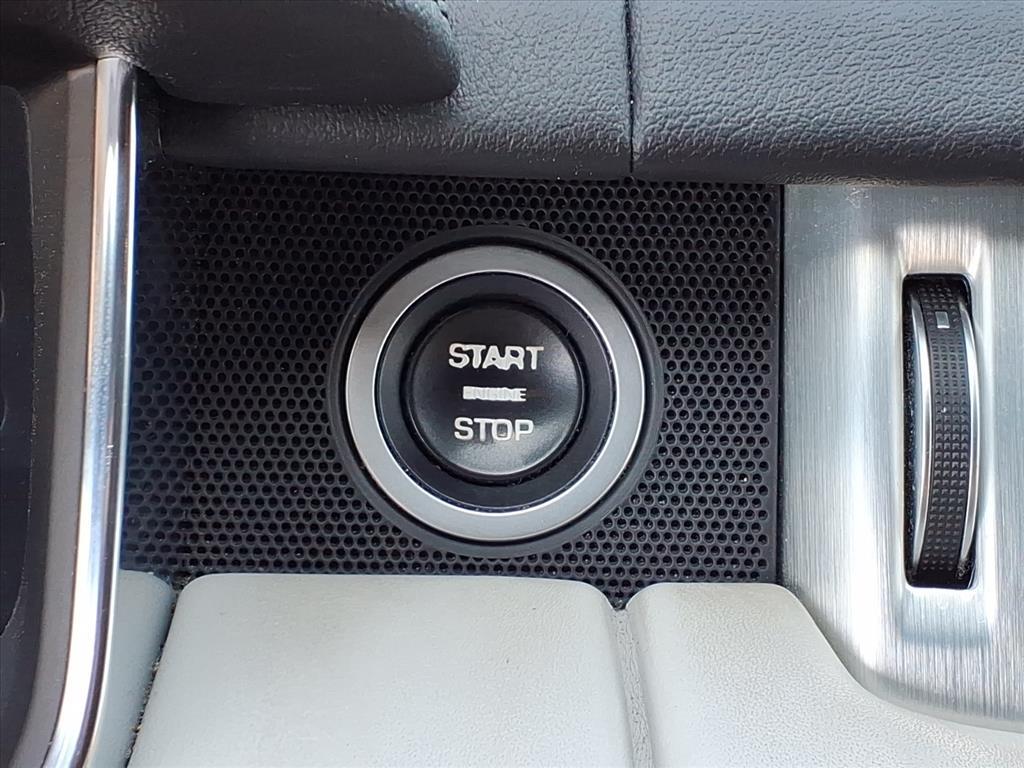 2016 Land Rover Range Rover HSE photo 14