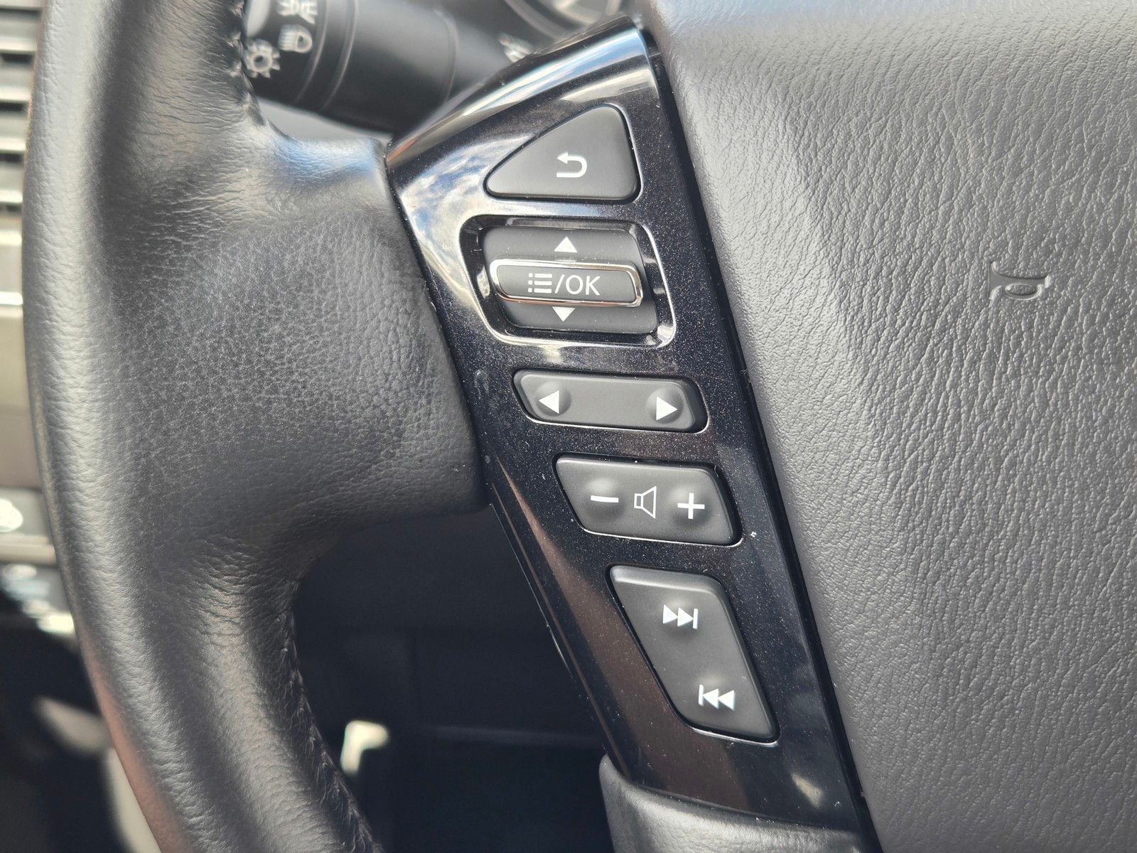2024 Nissan Armada SL photo 25