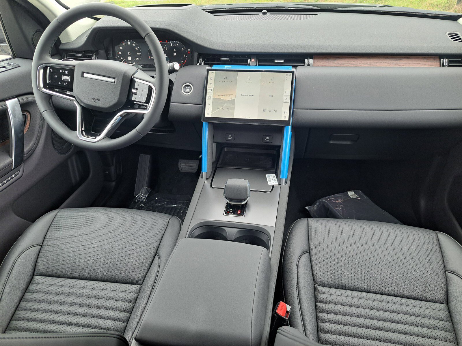 2025 Land Rover Discovery Sport S photo 2