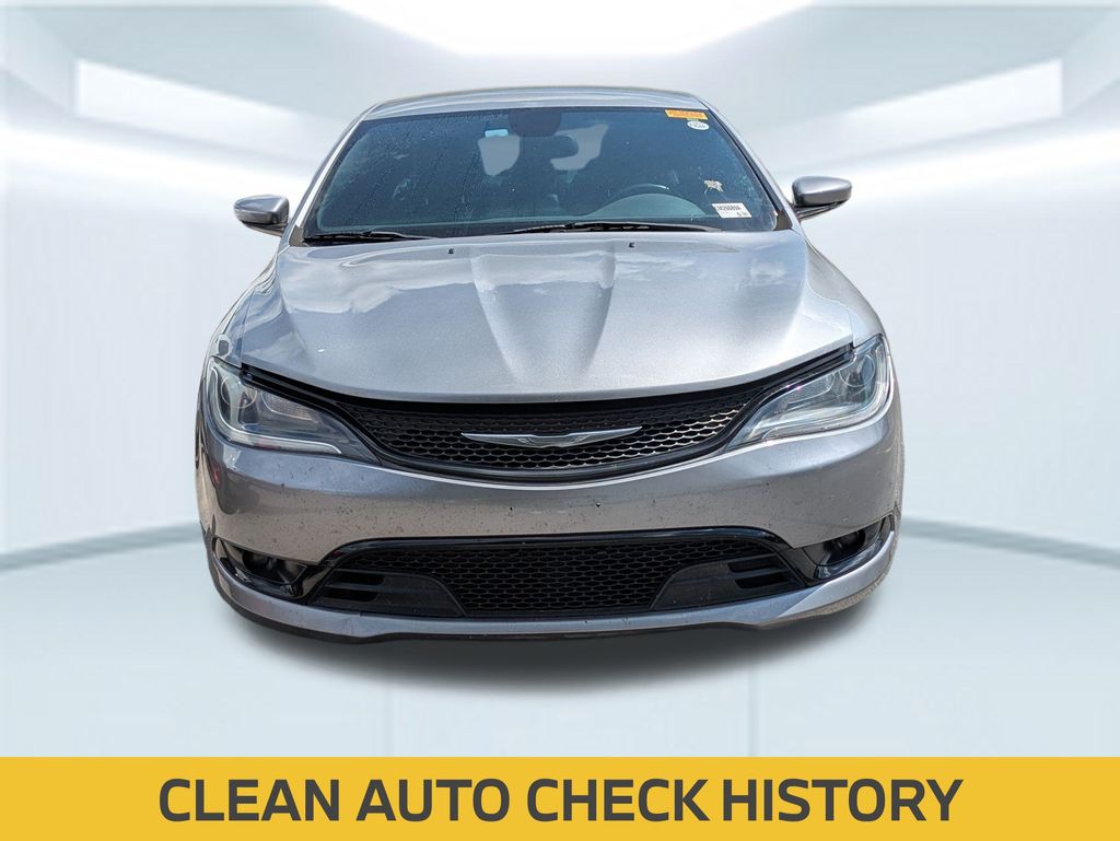 2015 Chrysler 200 S photo 2