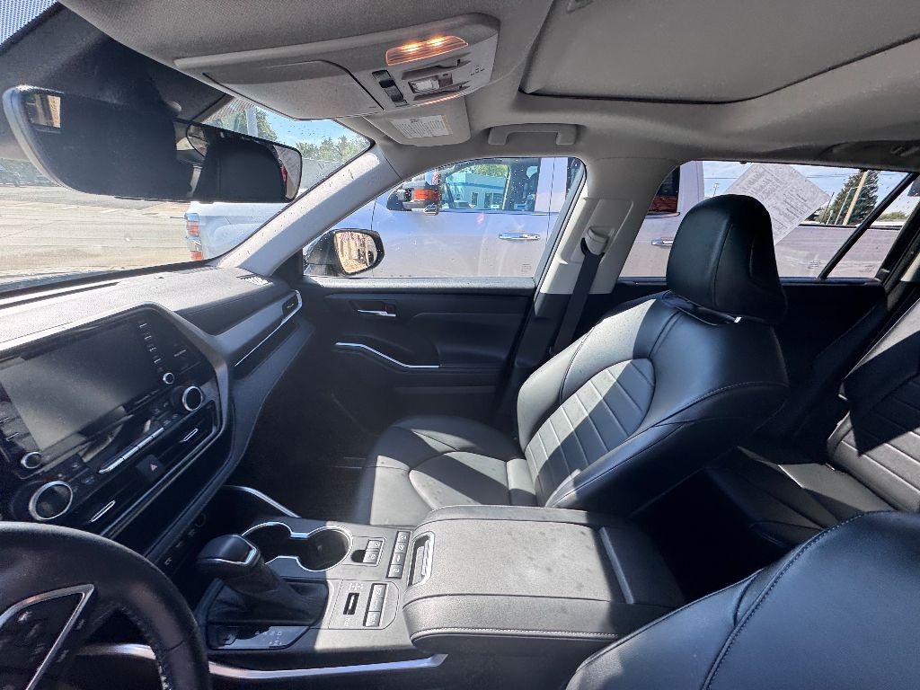 2021 Toyota Highlander XLE photo 9
