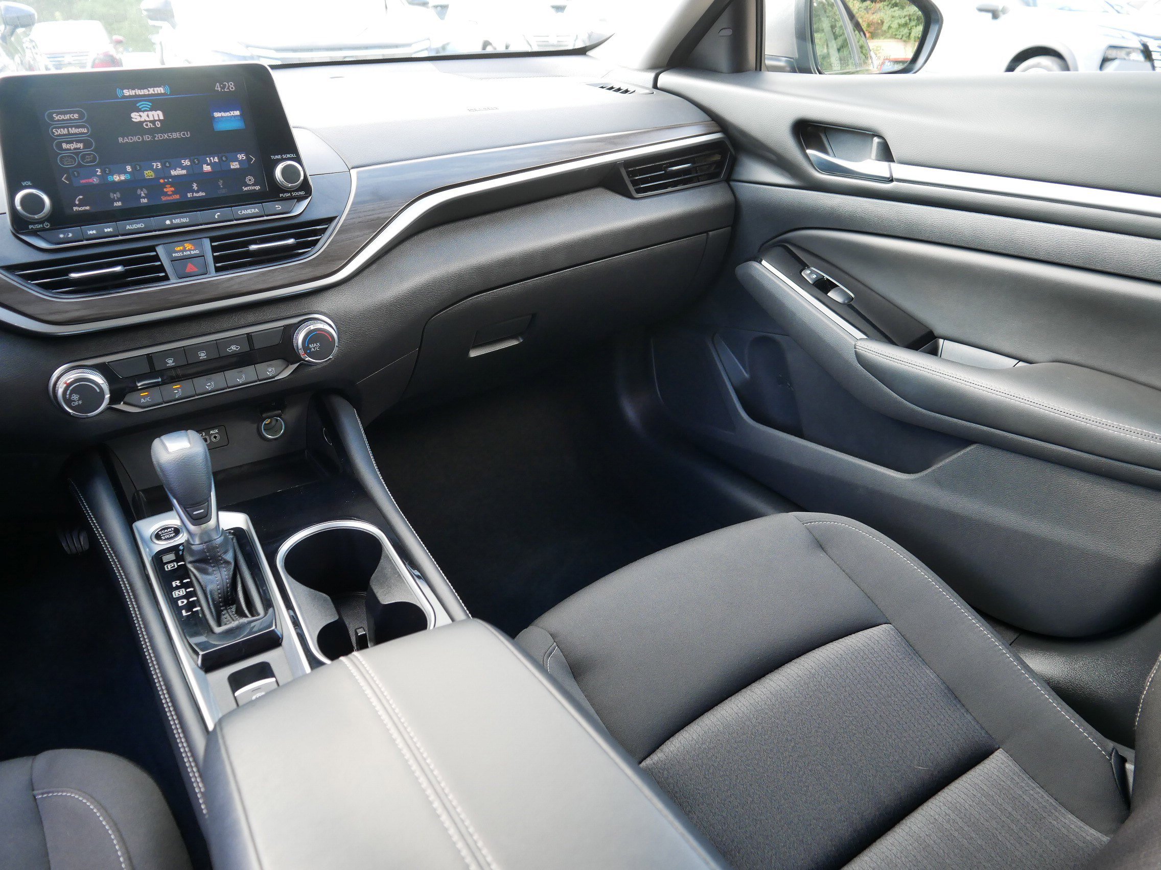 2023 Nissan Altima 2.5 SV photo 11