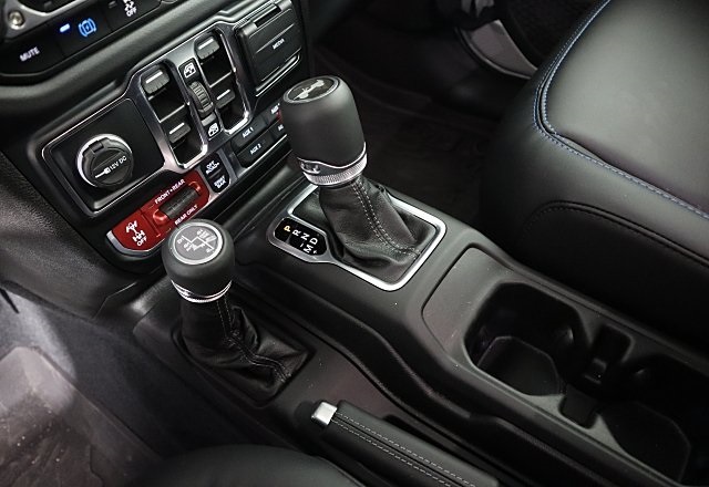 2024 Jeep Wrangler Rubicon 4xe photo 34