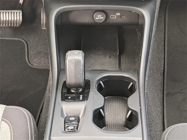 2024 Volvo XC40 Core photo 15