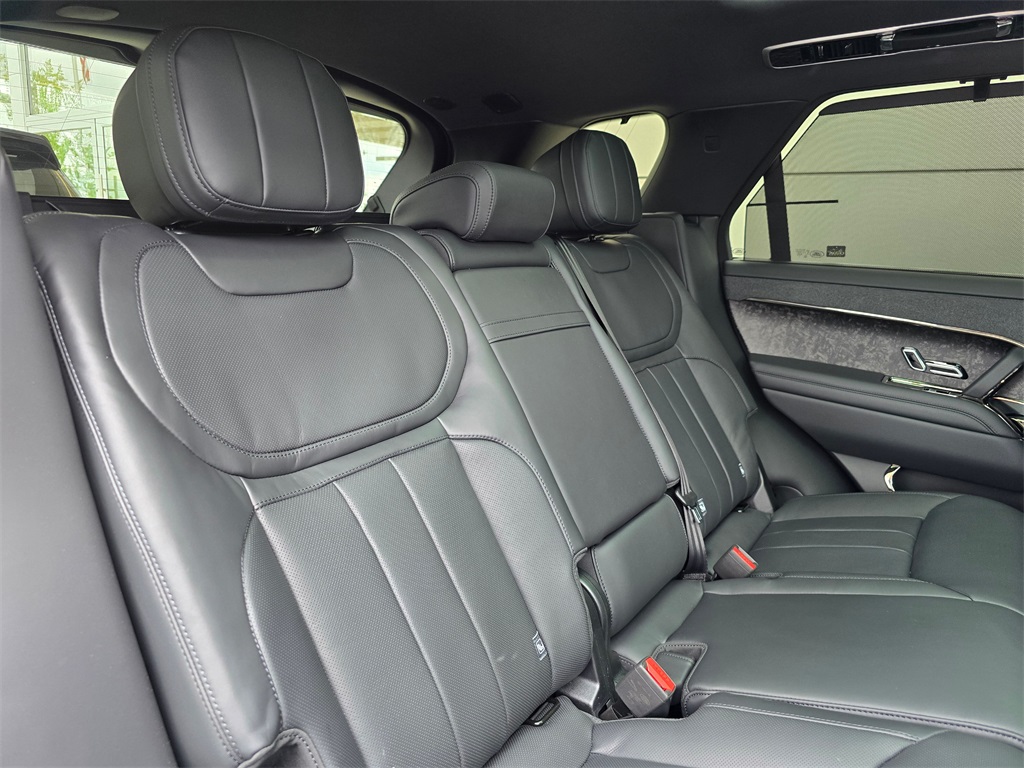 2025 Land Rover Range Rover Sport SE photo 27