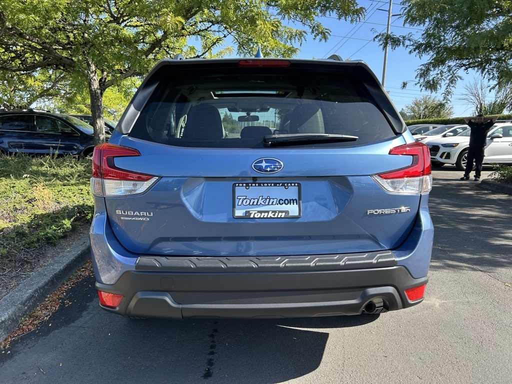 2023 Subaru Forester Premium photo 6