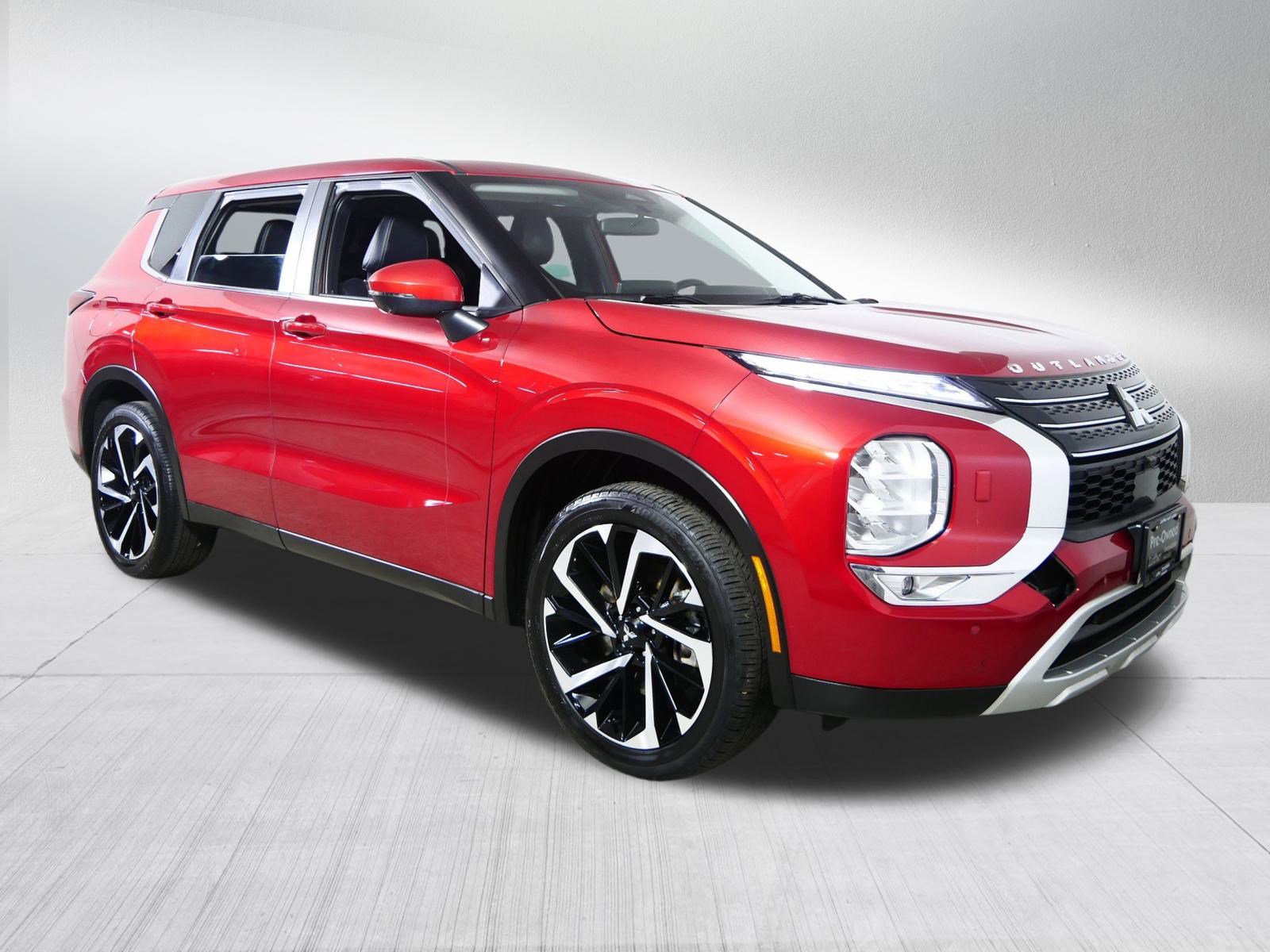 2023 Mitsubishi Outlander SE's photo