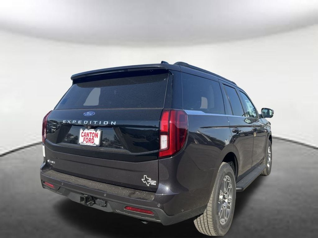2025 Ford Expedition photo 4