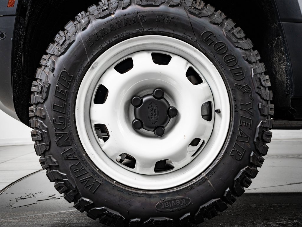 2024 Land Rover Defender 110 S photo 12